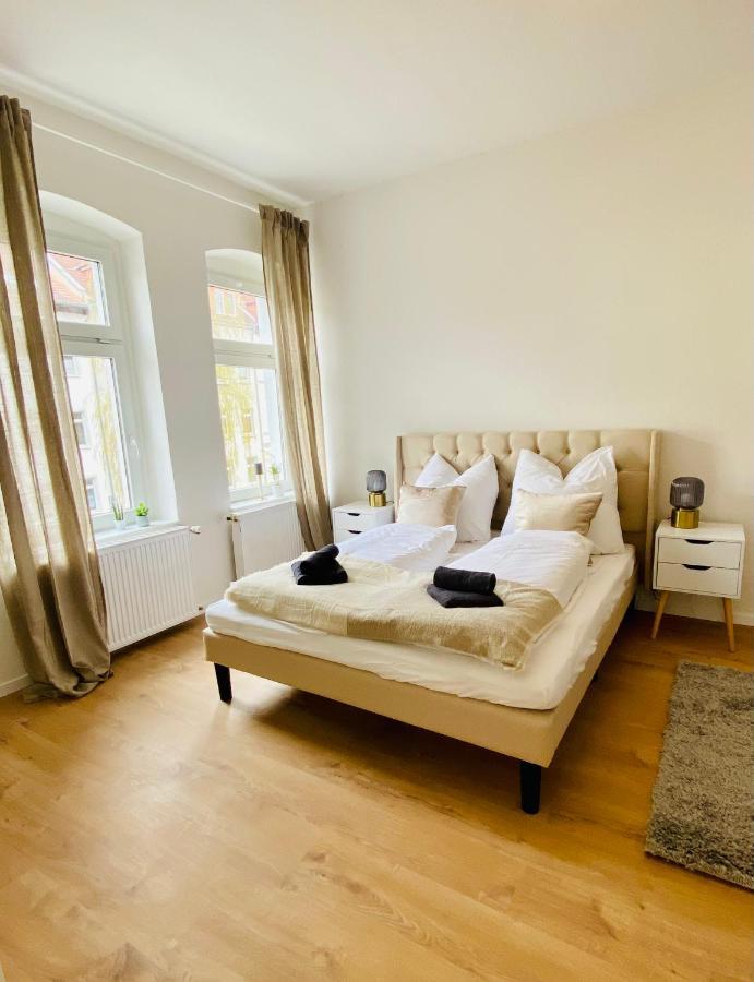 Stilvolles Apartment In Zentraler Lage - Smart-Tv, Queensize-Bett, Altbaustil, Kueche In City-Naehe Erfurt Esterno foto