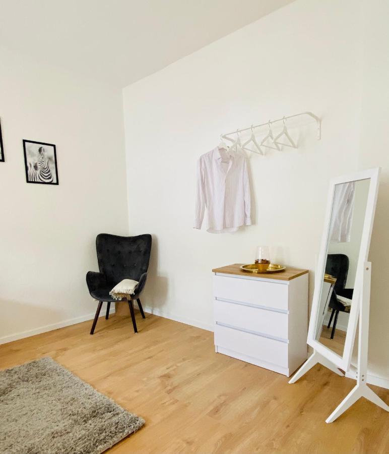 Stilvolles Apartment In Zentraler Lage - Smart-Tv, Queensize-Bett, Altbaustil, Kueche In City-Naehe Erfurt Esterno foto