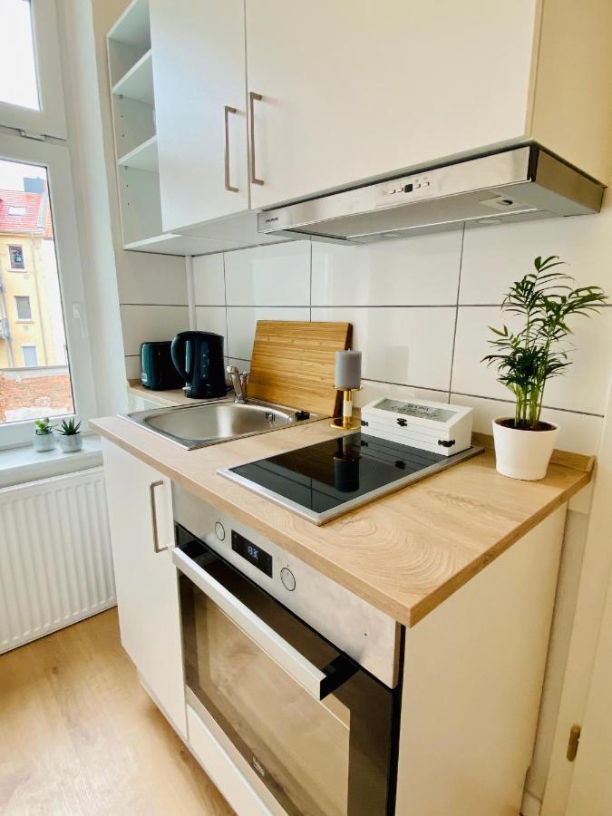 Stilvolles Apartment In Zentraler Lage - Smart-Tv, Queensize-Bett, Altbaustil, Kueche In City-Naehe Erfurt Esterno foto