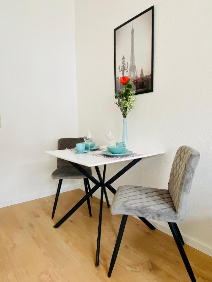 Stilvolles Apartment In Zentraler Lage - Smart-Tv, Queensize-Bett, Altbaustil, Kueche In City-Naehe Erfurt Esterno foto