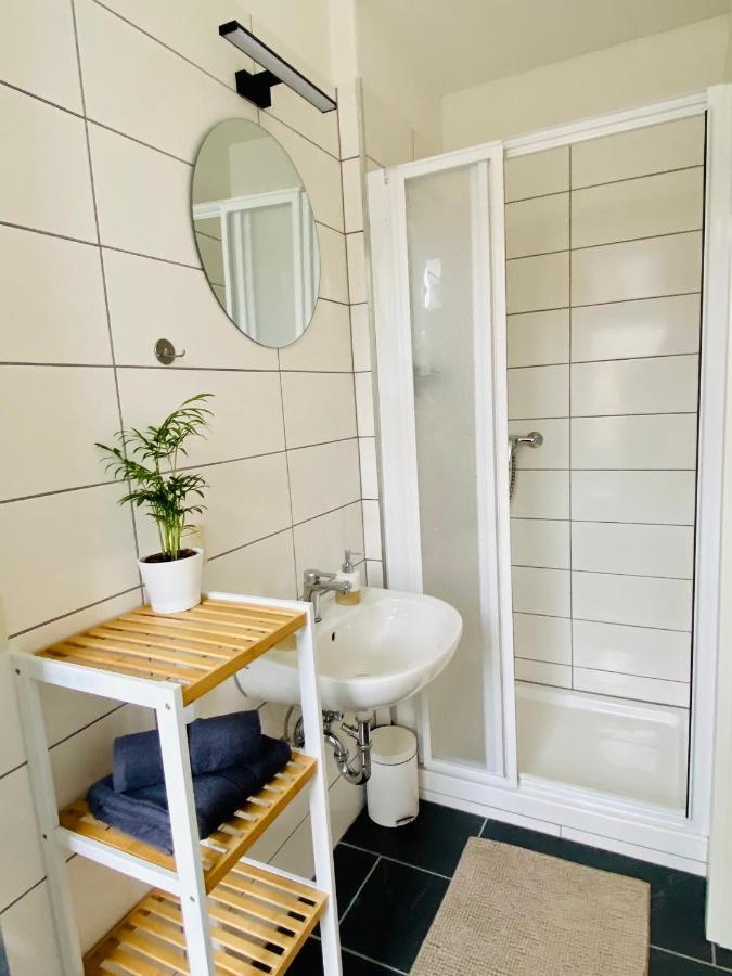 Stilvolles Apartment In Zentraler Lage - Smart-Tv, Queensize-Bett, Altbaustil, Kueche In City-Naehe Erfurt Esterno foto